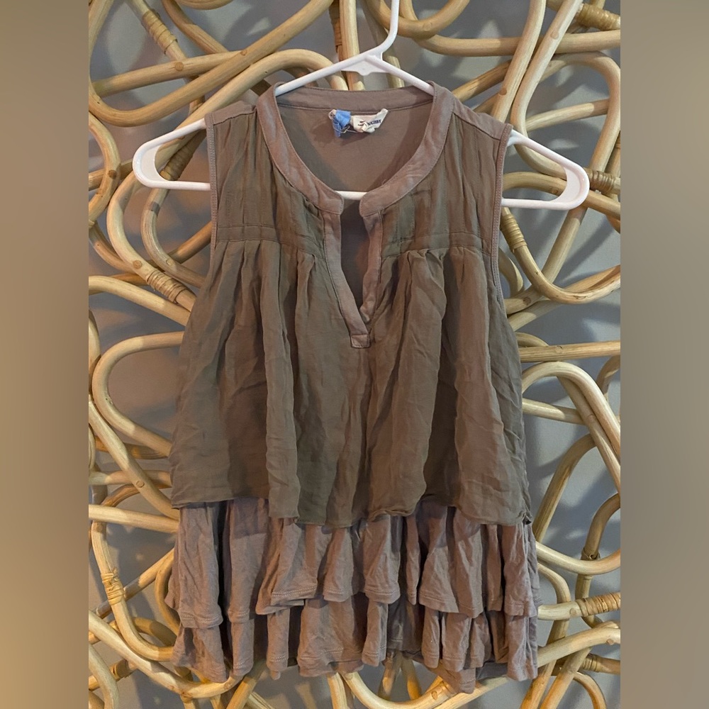 Anthropologie Clu + Willoughby Brown Sleeveless V Neck Ruffle Loose Women XS top